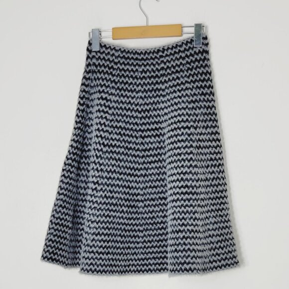 Vita Milano Women's Black & White Chevron Pattern Fuzzy Knit A-Line Skirt Small - Picture 2 of 8